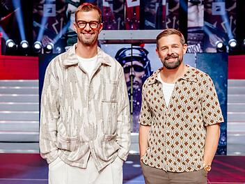 Joko Winterscheidt (links) und Klaas Heufer-Umlauf hoffen wieder darauf, dass sie sich m&ouml;glichst viele anarchische Freiheiten erk&auml;mpfen k&ouml;nnen. Wenn sie siegen, kann ProSieben ihnen nicht vorschreiben, wie sie 15 Minuten Sendezeit zu f&uuml;llen haben.