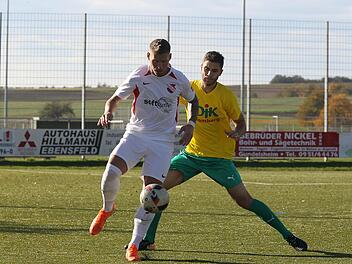 Bastian Herzner (links) und der ATSV Erlangen drehten bei der DJK Don Bosco Bamberg und Christopher Kettler einen 0:2-Pausenr&uuml;ckstand und kamen in der Nachspielzeit noch zum 2:2-Endstand.  Foto: sportpress