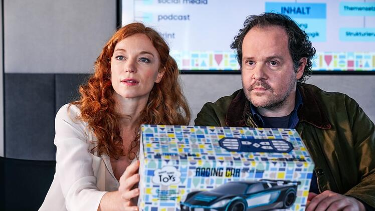 Marion (Marleen Lohse) und ihr Mann Stefan (Thomas Mraz) arbeiten an einer Kampagne für die Firma "Kids and Toys". Vom Doppelleben ihres Mannes ahnt Marion zunächst nichts.