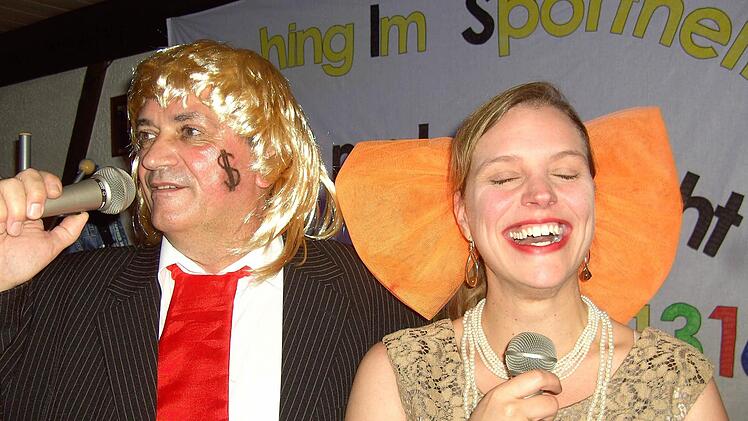 Donald (Jürgen Weigand) und Melania (Natascha Back)  Foto: Udo Sell