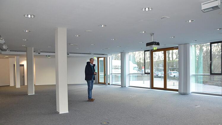Im  "neuen" Rathaus  Der Sitzungssaal