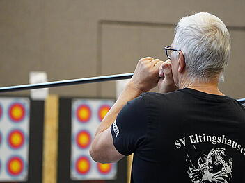 Ein Hauch von Ally Pally beim Blasrohrschie&szlig;en in Oerlenbach