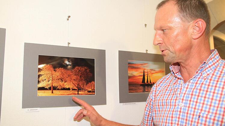 Günther Lamm mit seinem Siegerbild "Schneenacht" Foto: Gerda Völk