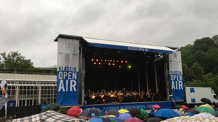 Impressionen vom Coburger Klassik-Open-Air im Rosengarten mit dem Philharmonischen Orchester des LandestheatersFoto: Jochen Berger