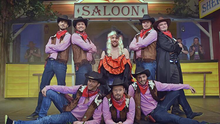 Das Männerballett "Spitzbuam" wurde vom Publikum bejubelt.