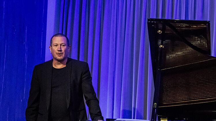 Einen eindringlichen Klavierabend gestaltete der Pianist und Komponist Chris Jarrett bei "Leise am Markt".Foto: Jochen Berger