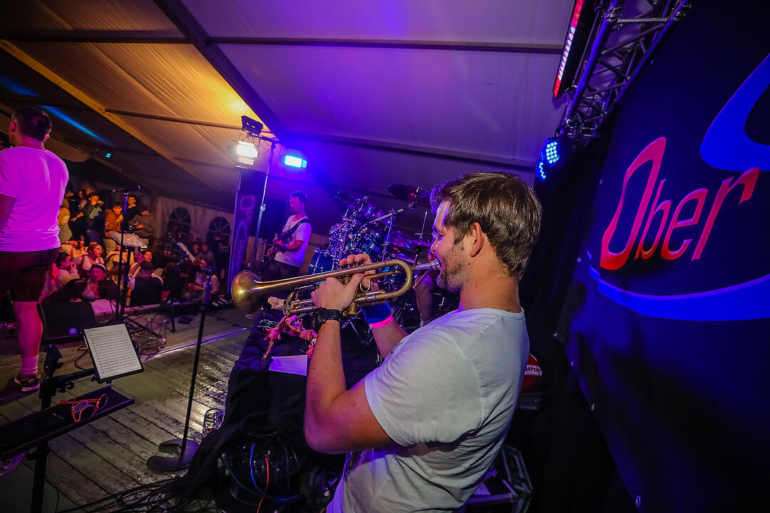 Samstagsparty im Festzelt!
