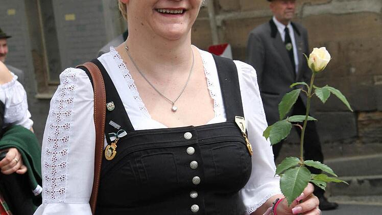 Der Zug bot ein farbenprächtiges Bild.