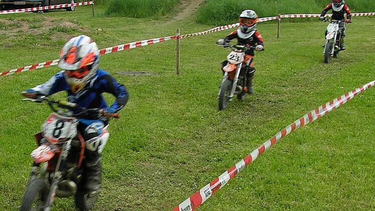 Die jüngsten ADAC`ler präsentierten Fahrkünste auf zwei Rädern. Foto: Klaus Oelzner