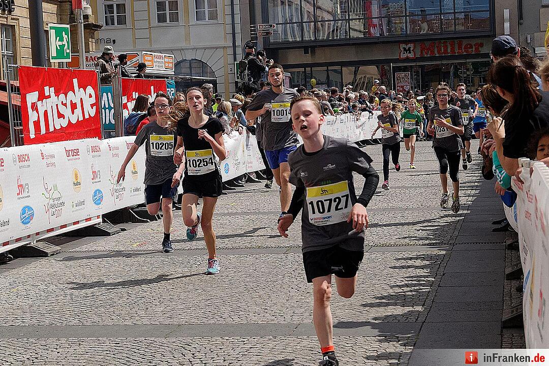 Weltkulturerbelauf 2017 in Bamberg: Der Zieleinlauf am Maxplatz