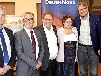 Die Hauptredner der AfD-Wahlkampfveranstaltung (von links): Theo Taubmann, Bernard Zimniok, Detlef Rauh, Heike Kunzelmann, Guido Reil und Moderator Ulrich W. Kupka