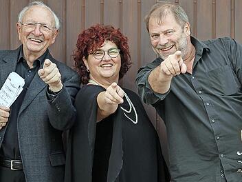 Geben eingemeinsames Konzert (von links): Thomas Fink, Sonja Tonn und "Wulli" Wullschläger.  Foto: Christian Pöllmann