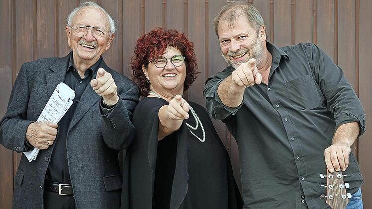 Geben eingemeinsames Konzert (von links): Thomas Fink, Sonja Tonn und "Wulli" Wullschläger.  Foto: Christian Pöllmann