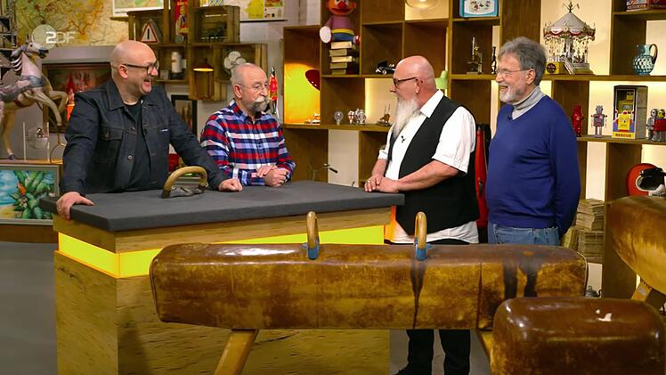 Helmut und Michael aus Kleve führen gemeinsam einen Sportverein und brauchten die alten Turngeräte einfach nicht mehr. Lieber wollten sie mit dem Erlös Kindergruppen im Verein unterstützen. "Sehr vernünftig", lobte Lichter die Intention.