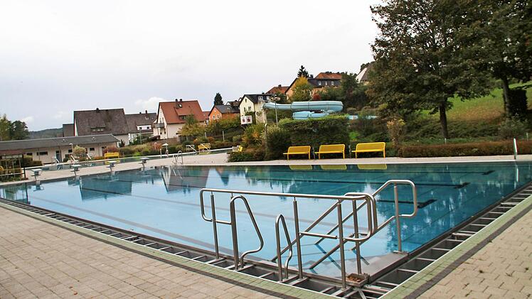 Zankapfel: Nicht einig waren sich die Stadträte, ob sich das Sportbecken im Kunomare in ein Cabrio-Bad umbauen ließe. Dennoch haben sie sich gegen eine Machbarkeitsstudie ausgesprochen, die 41 000 Euro kosten würde. Foto: Gerda Völk