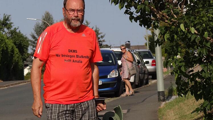 Er läuft wieder: Dietmar Hofmann hat seine dritte Benefizwanderung für die DKMS absolviert. An einer Typisierung kann der Rentner nicht mehr teilnehmen, denn das Alter von 55 Jahren hat der 66-Jährige schon längst überschritten. Fotos: Johanna Eckert