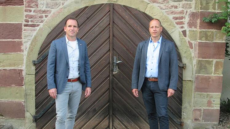 Sie wollen für die weitere, gute Zusammenarbeit in der Verwaltungsgemeinschaft Elfershausen-Fuchsstadt sorgen: Vorsitzender René Gerner (links) und sein Stellvertreter Johannes Krumm (rechts).                  Foto: Winfried Ehling
