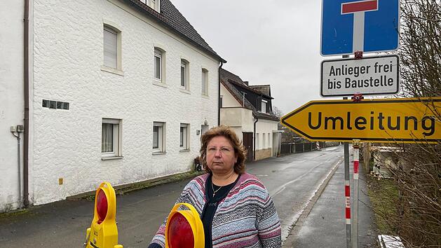 Wenn im Fr&uuml;hjahr die Baustelle vor ihre T&uuml;r wandert, sorgt sich Antonina Haas um ihr Haus (das wei&szlig;e Geb&auml;ude links). Foto: J&uuml;rgen G&auml;rtner