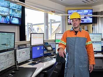 Er hatte Gl&uuml;ck: Stefan Hahn hat nach dem Verlust seines Jobs bei Ford nach seiner Umschulung einen neuen Arbeitsplatz in der elektronischen Steuerung auf der Dillinger H&uuml;tte gefunden.