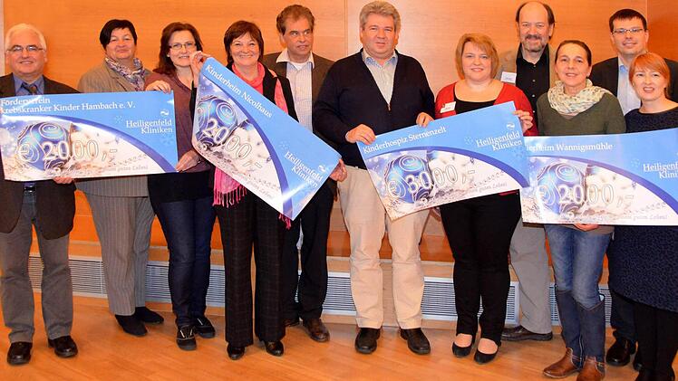Eine Weihnachtsspende von insgesamt 17 500 Euro verteilten in diesem Jahr die Heiligenfeld-Kliniken Bad Kissingen an 17 unterfränkische Einrichtungen. 6000 Euro gingen an andere Einrichtungen. Foto: Rauch