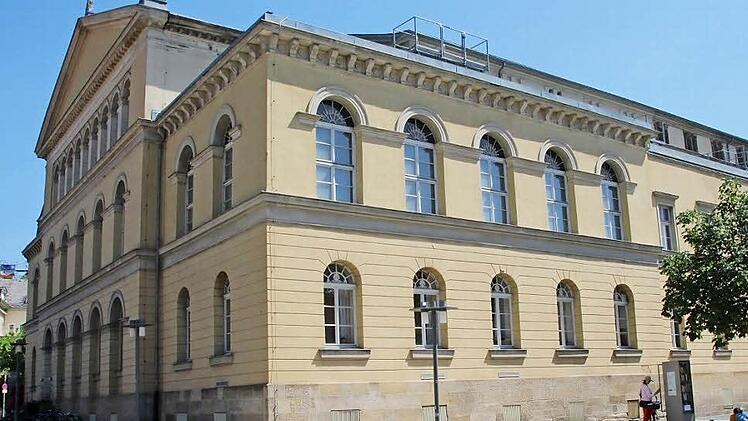 Dringend sanierungsbedürftig: Vor 40 Jahren, Mitte der 70er Jahre, wurde das Landestheater letztmals groß renoviert. Foto: Ulrike Nauer