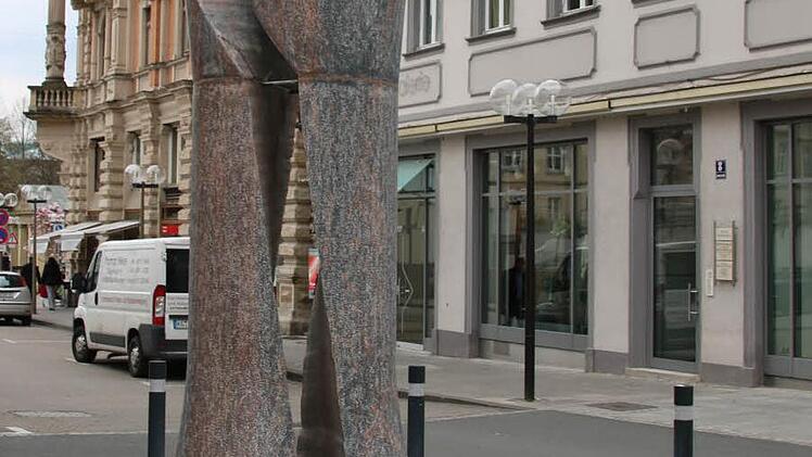 Doppel-Stele am unteren Ende der Ludwigstraße. Foto: Ralf Ruppert