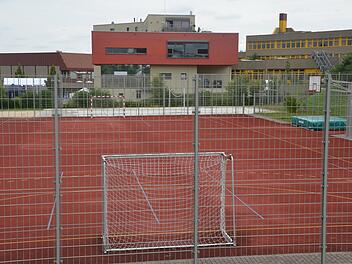 Sondergebiet SO2, städtischer Teil: Auf dem Hartplatz des Gymnasiums soll eine Dreifachsporthalle gebaut werden.