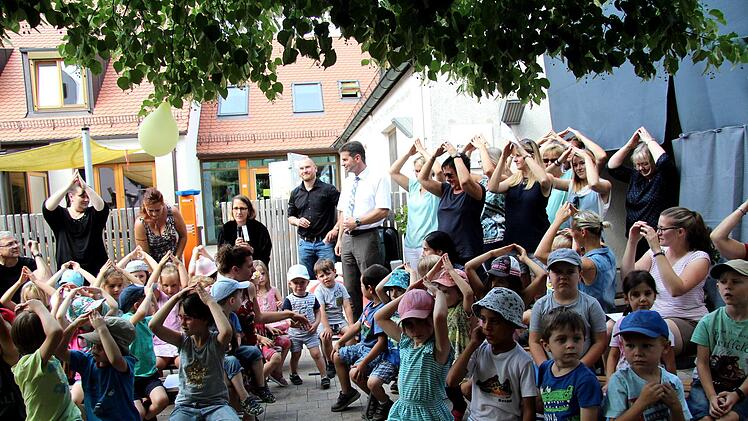 Die Andacht wurde mit Liedern umrahmt.   Foto: Richard Sänger
