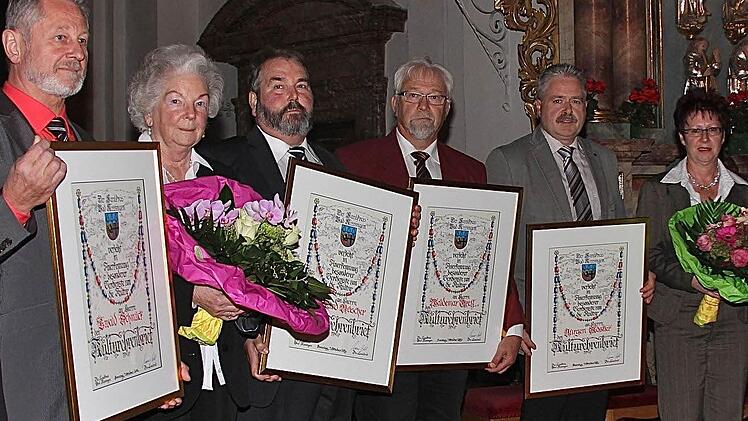 Ewald Schmück, Elisabete Prause, Burkard Büscher, Waldemar Greß, Jürgen Köstler und Roswitha Mährlein (von links) Foto: Gerd Schaar