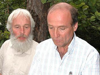 Revierförster Wolfgang Meiners (rechts) gab in der Gemeinderatssitzung am Montag einen ausführlichen Bericht über den Gemeindewald Maroldsweisach. Der forstliche Berater Franz Eder (links) vom Amt für Ernährung, Landwirtschaft und Forst Schweinfurt ist seit Jahresbeginn nicht mehr für das hiesige Gebiet zuständig, da er sich in Altersteilzeit befindet. Archivfoto: Schmidt