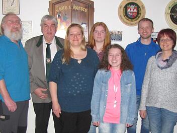 Beim Gaujugentag 2018 in Nüdlingen: (von links) 1. Gauschützenmeister Michael Groß, 3. Gaujugendleiter Manfred Koch, 1. Gaujugendleiterin Verena Koch, Jugendsprecherin Jenny Bös, Stefanie Röder, Jugendsprecher Florian Wehner, 1. Bezirksjugendleiterin Ute Back.Manfred Koch