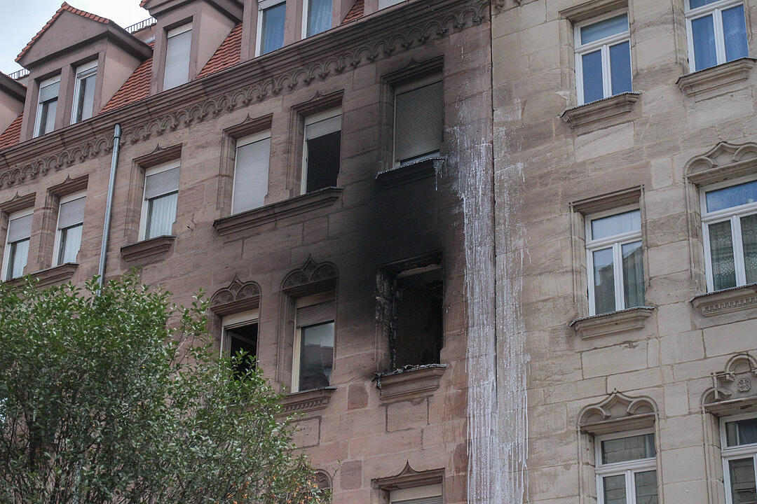 Wohnung geht in Flammen auf