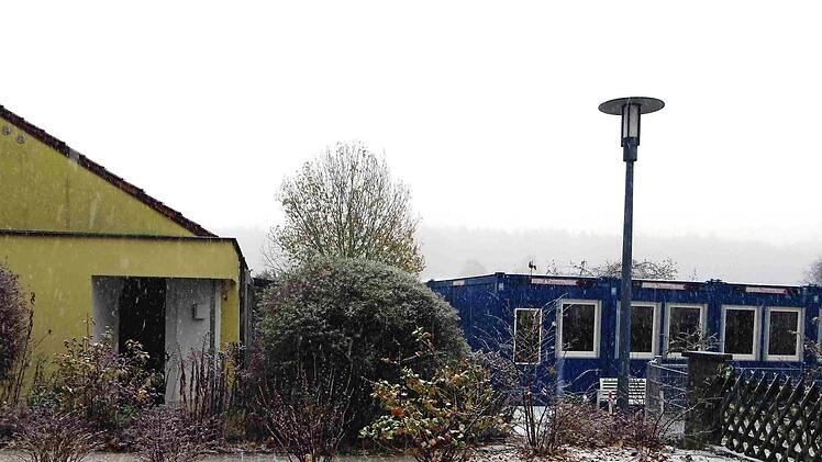 Das Kinderhaus St. Josef soll um einen Anbau in zwei Bauabschnitten erweitert und die Container wieder abgebaut werden. Foto: R. Sänger