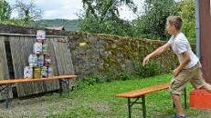 Konstantin Süß war treffsicher beim Dosenwerfen