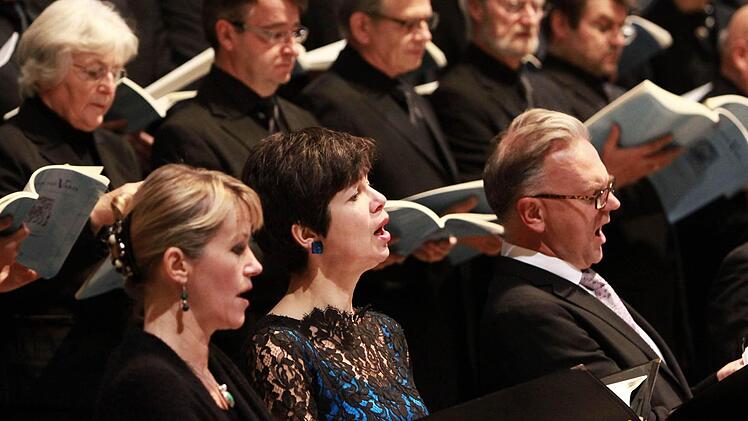 Der Coburger Bachchor beeindruckte zahlreiche Zuhörer mit der Erstauffhührung von Monteverdis Marienvesper in der fast fertig renovierten Morizkirche.Foto: Jochen Berger