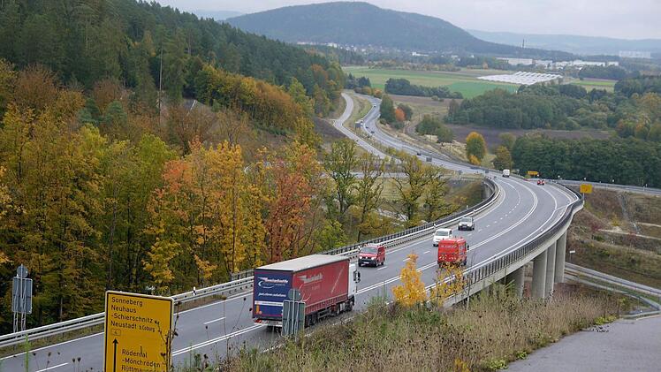 Die überlastete Bundesstraße 4 zwischen Mönchröden und Haarbrücken. Foto: Berthold Köhler