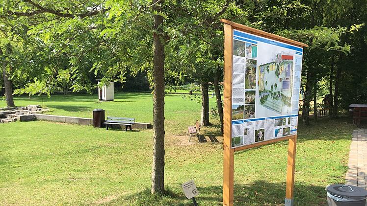 Top hergerichtet, nur die Besucher fehlen, aber nicht nur dem Ebracher Freibad.Foto: Anette Schreiber