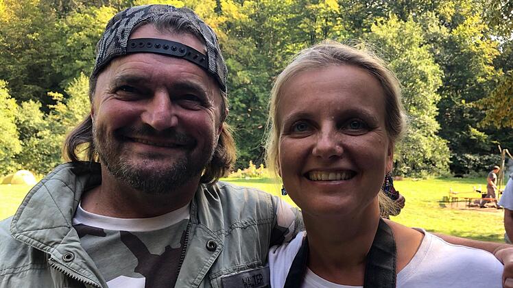 Walter Lauter und Katrin Kaufmann haben gemeinsam mit den  Vereinsmitglieder das Camp zum 30jährigen Bestehen des Vereins  Wilderness Survival organisiert. Foto: Marion Eckert