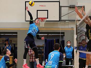 Nachdem Moritz Zeitler (oben) sich stabilisiert hatte, half auch er seinen Hammelburg Volleys im Spiel gegen Gotha.  Foto: Jens Feistel