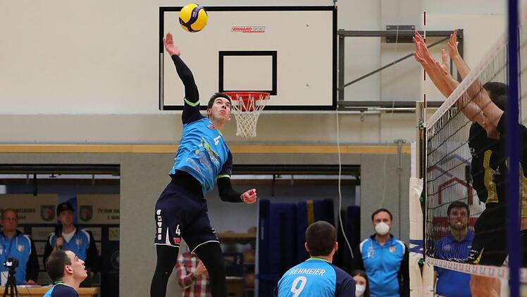 Nachdem Moritz Zeitler (oben) sich stabilisiert hatte, half auch er seinen Hammelburg Volleys im Spiel gegen Gotha.  Foto: Jens Feistel