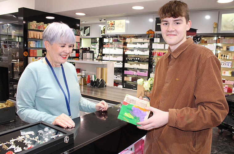 Kitzingen: Adventskalender der besonderen Art - Geschäfte stellen Krippen aus