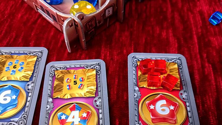 Spiele-Test "Kipp mir Saures":  Die Bonbon-Fabrikant mit den Kippröhren