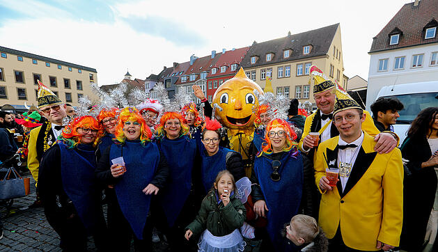 Große Party nach dem Faschingsumzug am Marktplatz.
