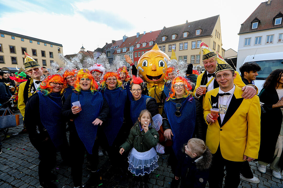 Große Party nach dem Faschingsumzug am Marktplatz.