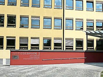 Das Coburger Justizgebäude. Zur gestrigen Urteilsverkündung im Schwurgerichtssaal waren nur wenige Interessierte gekommen. Foto: Ramona Popp