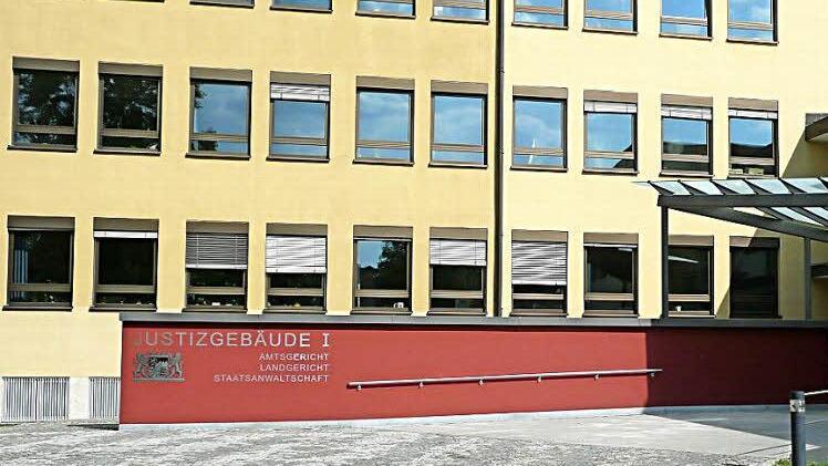 Das Coburger Justizgebäude. Zur gestrigen Urteilsverkündung im Schwurgerichtssaal waren nur wenige Interessierte gekommen. Foto: Ramona Popp