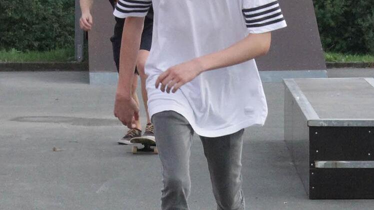 Das Anschubsen mit dem Longboard heißt Pushen.