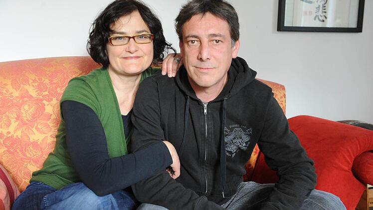 Die Bamberger Autoren Barbara Dicker und Hans Kurz haben sechs gemeinsame Bücher veröffentlicht - vier sind promillereiche Kochbücher. Foto: Ronald Rinklef