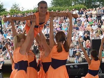 Kleine und große Ballerinas werden in farbenprächtigen Kostümen ihre Tanzkünste zeigen. Fotos: K.-H. Hofmann