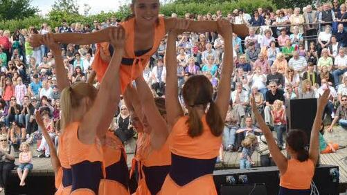 Kleine und große Ballerinas werden in farbenprächtigen Kostümen ihre Tanzkünste zeigen. Fotos: K.-H. Hofmann